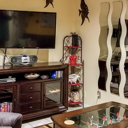 Family-Friendly Beach Condo 1 Block To Shore! 미를 비치 외부 사진